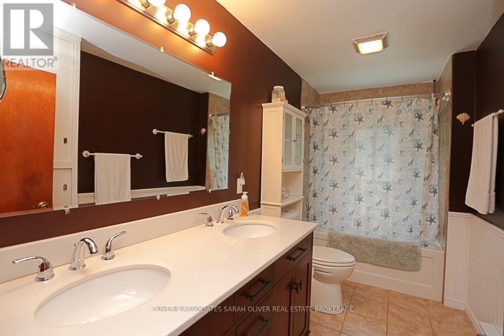 6386 VICTORIA AVENUE - 23