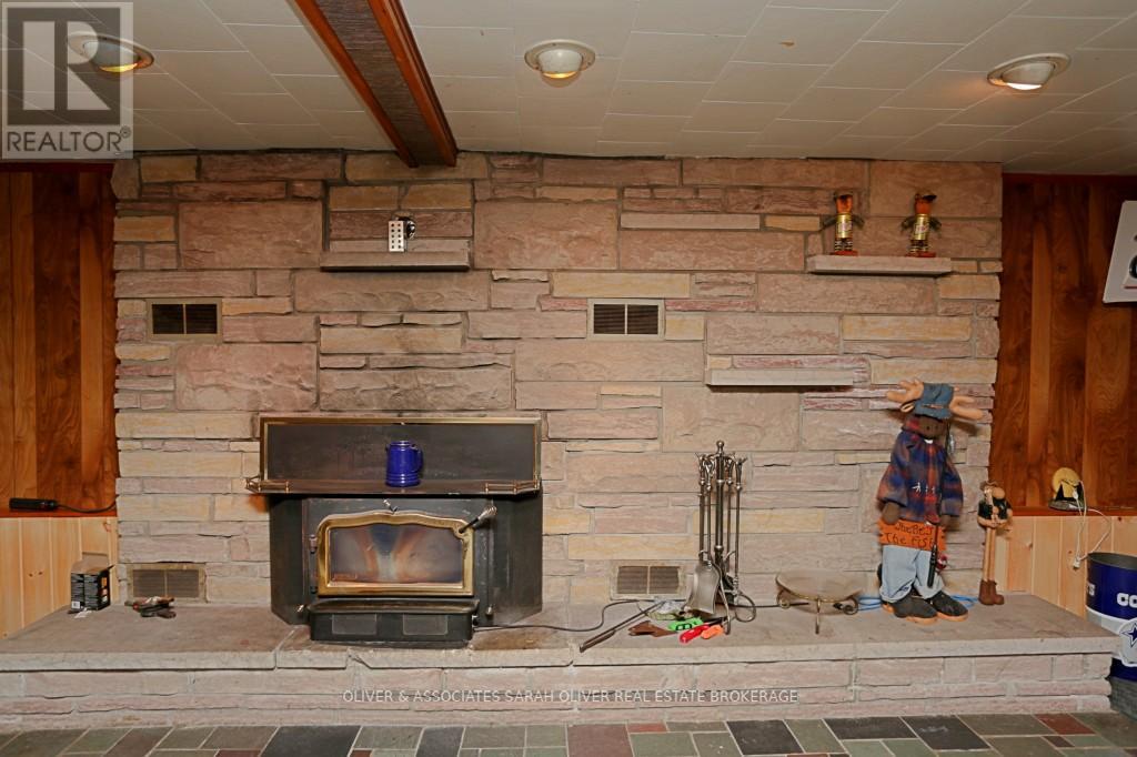 6386 VICTORIA AVENUE - 27