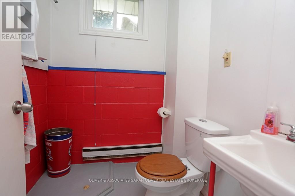 6386 VICTORIA AVENUE - 31