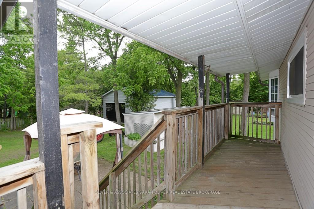 6386 VICTORIA AVENUE - 32