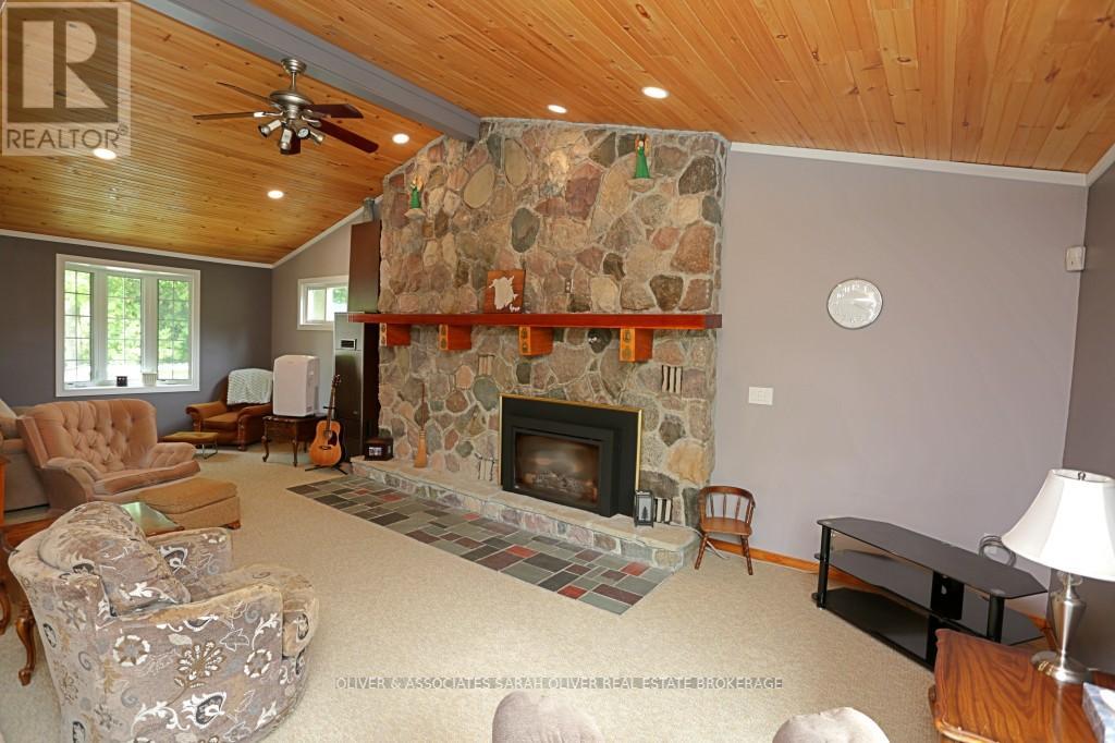 6386 VICTORIA AVENUE - 5