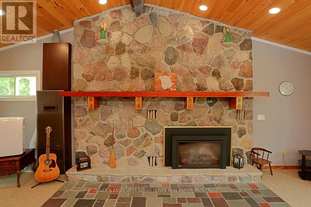 6386 VICTORIA AVENUE - 6