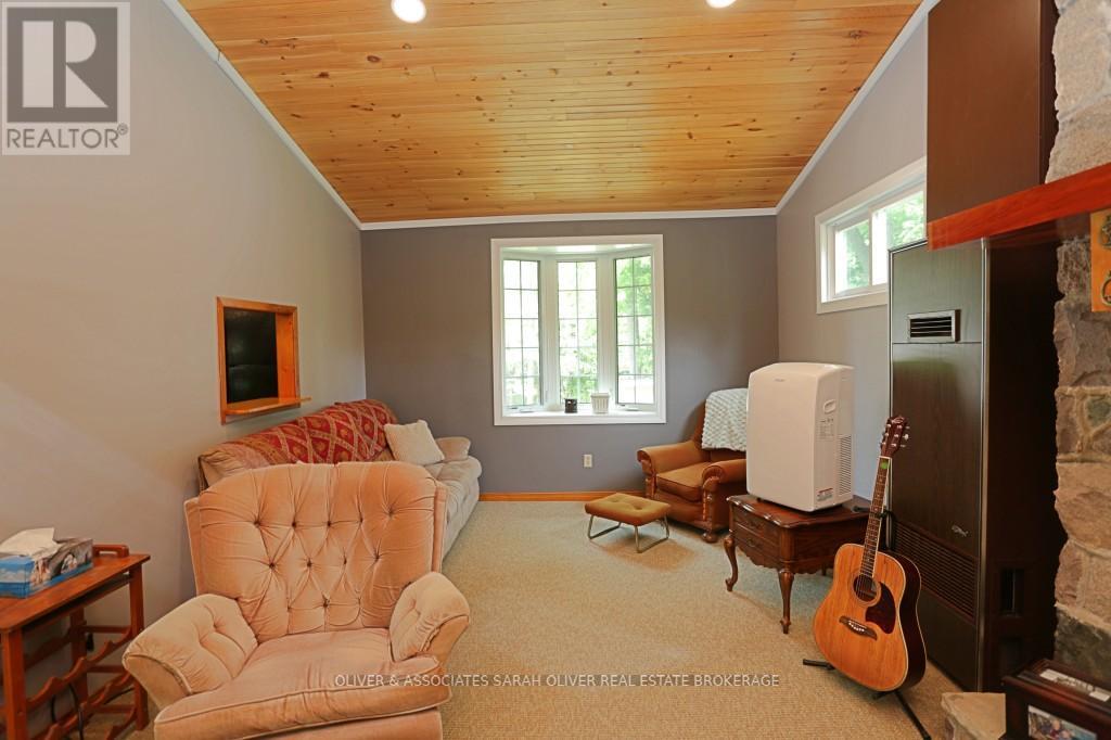 6386 VICTORIA AVENUE - 8