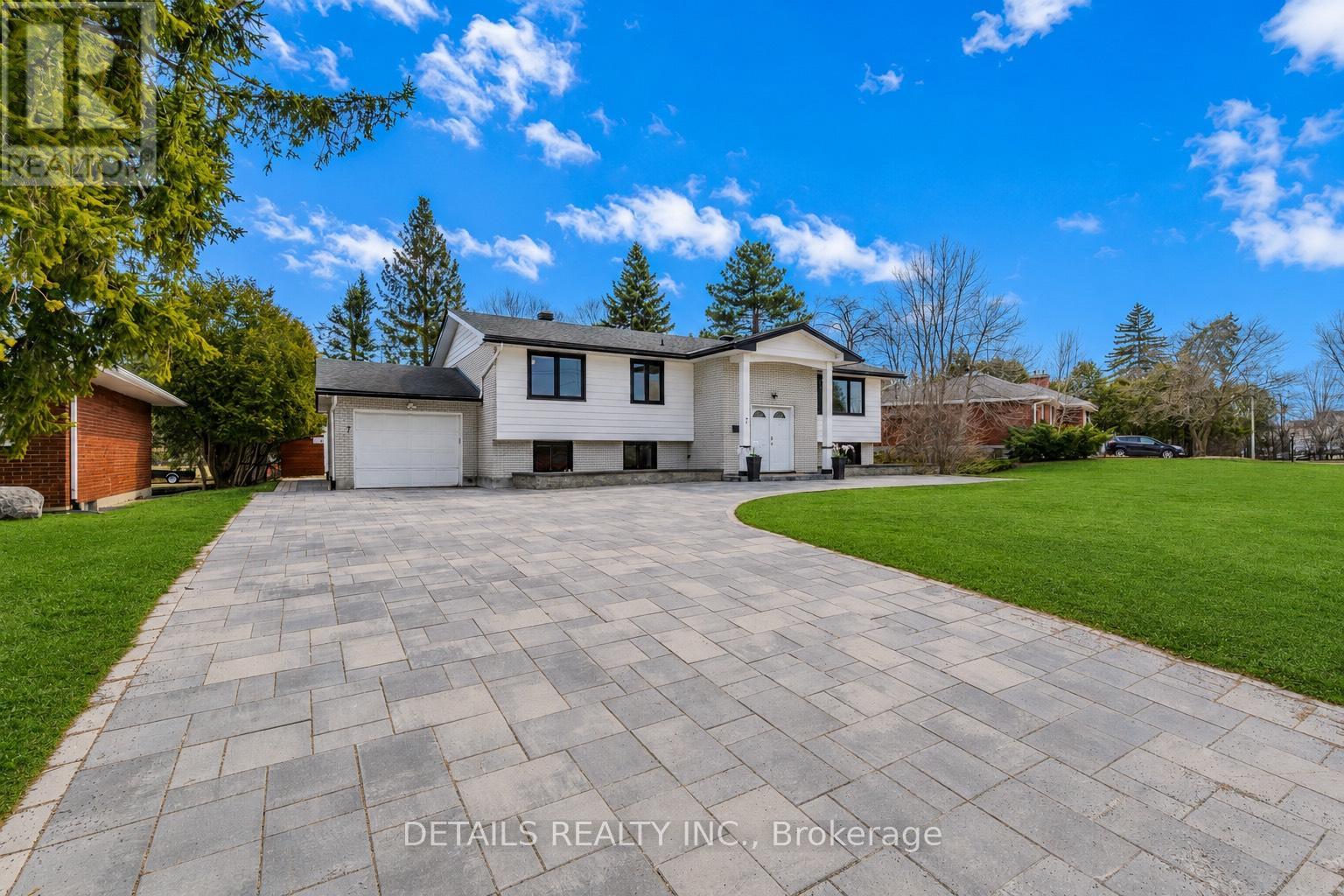 7 KERRY CRESCENT - 1