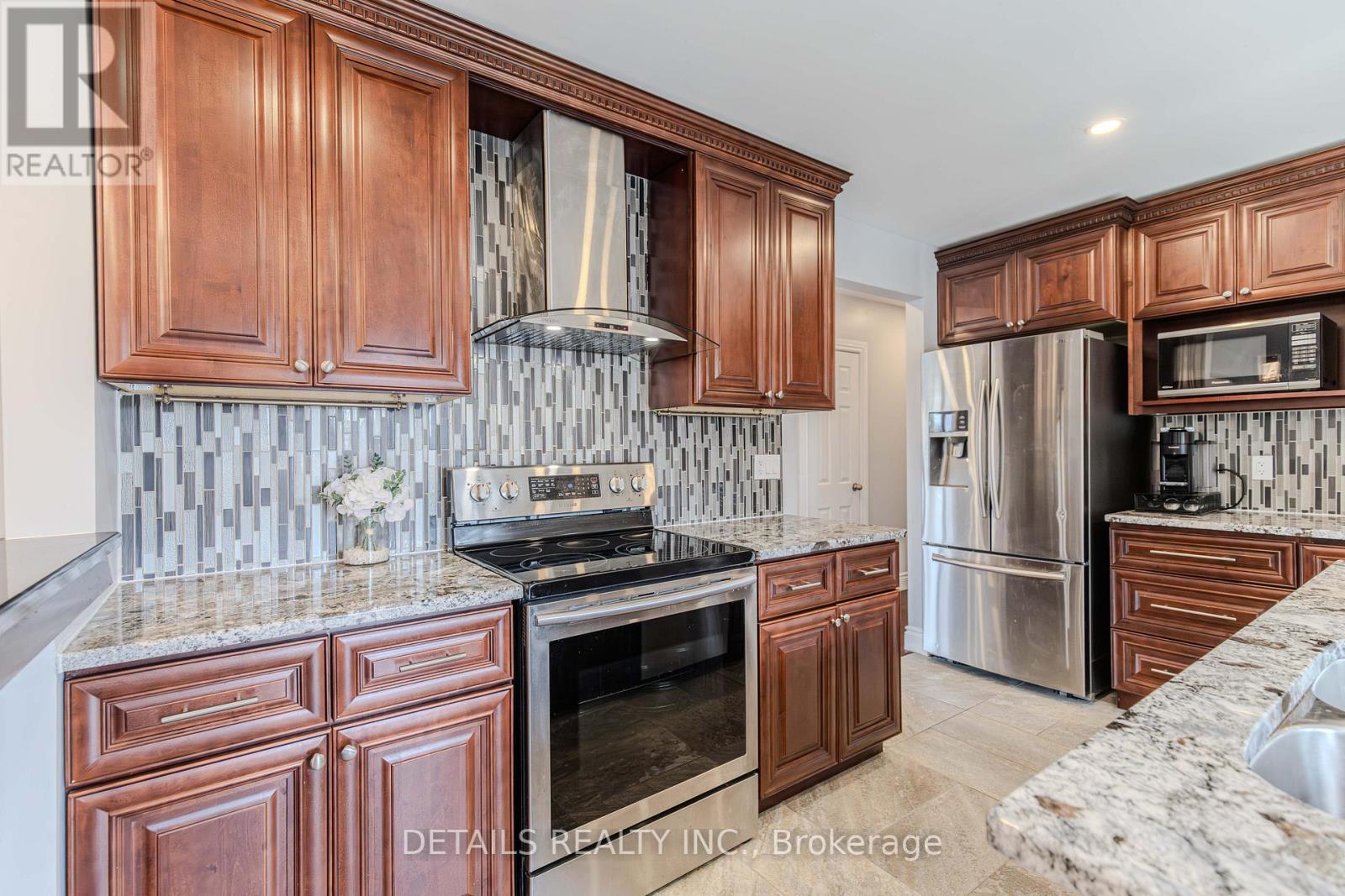 7 KERRY CRESCENT - 10
