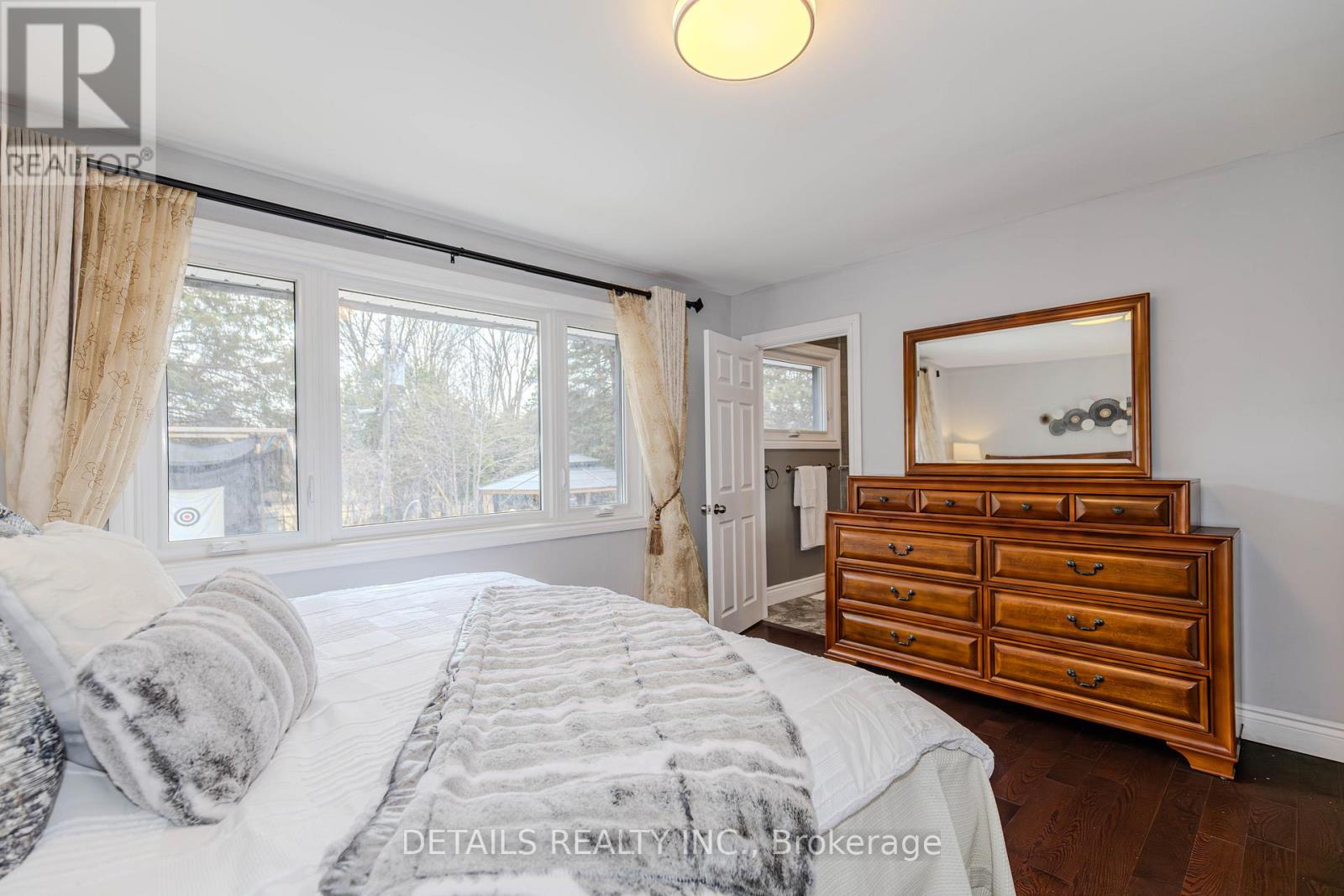 7 KERRY CRESCENT - 16