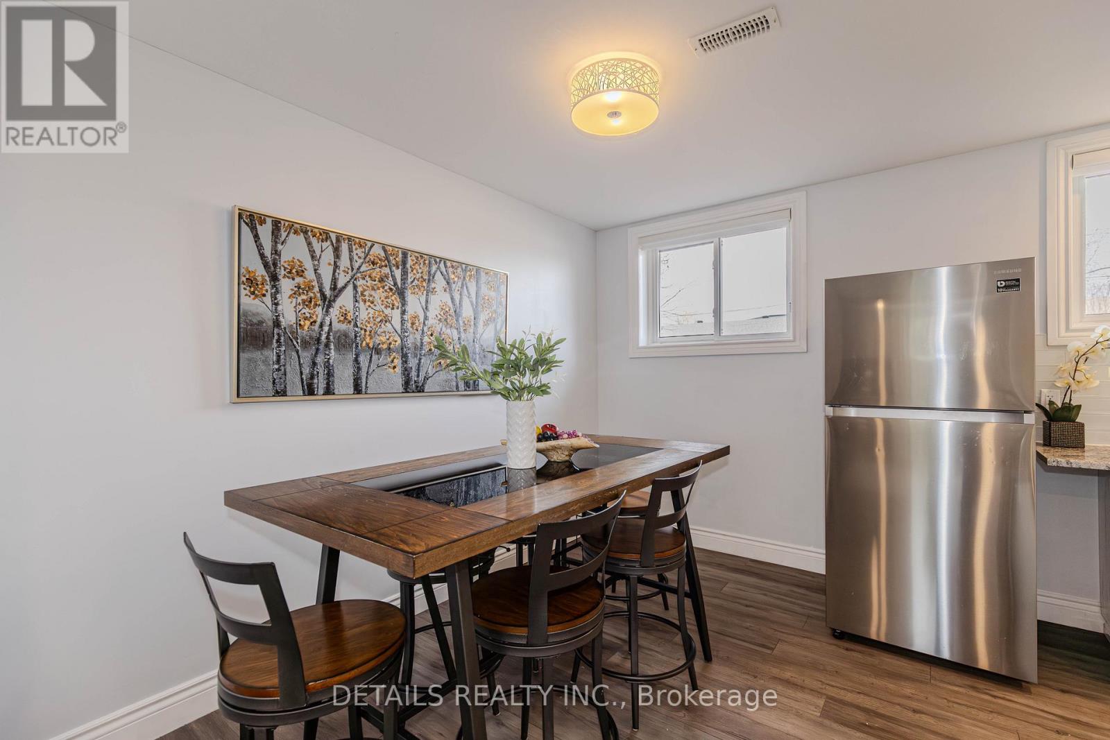7 KERRY CRESCENT - 37