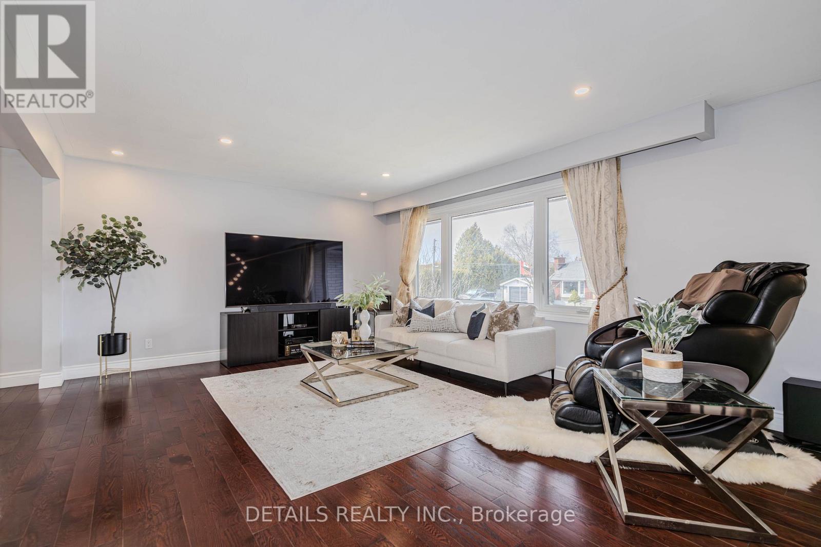7 KERRY CRESCENT - 6
