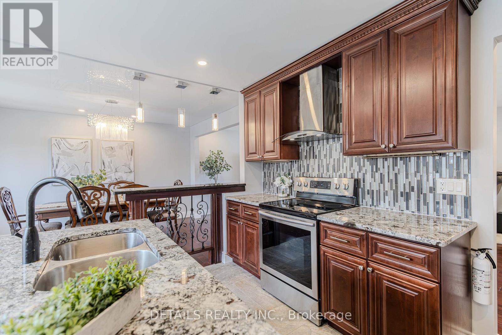 7 KERRY CRESCENT - 8