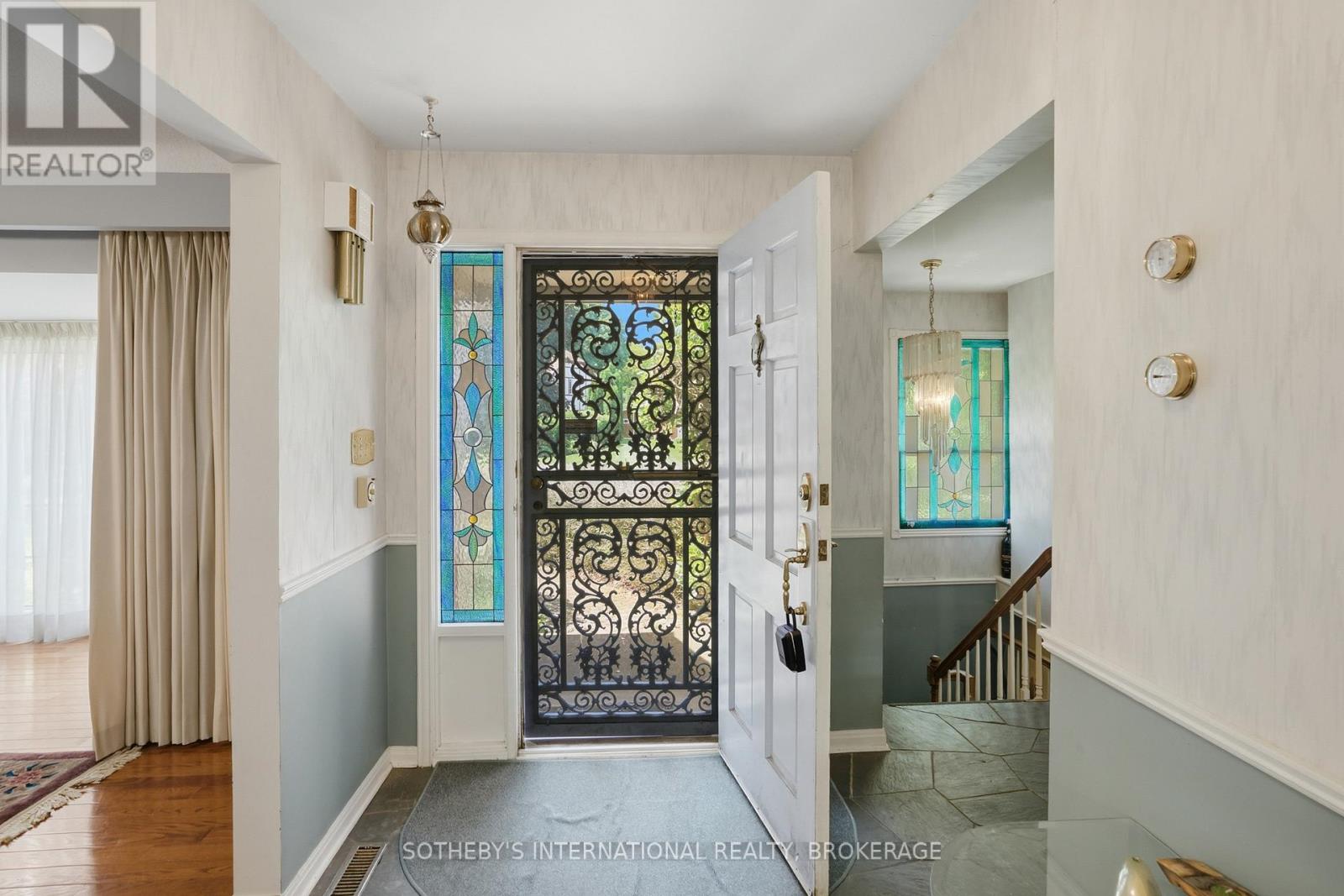 22 COLONEL BUTLER CRESCENT - 21