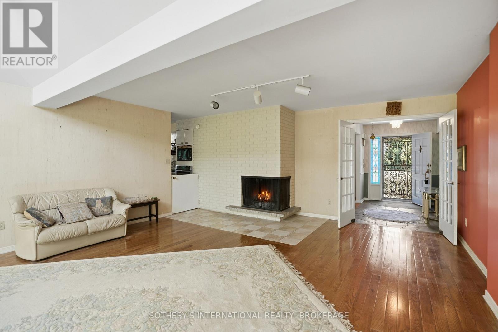 22 COLONEL BUTLER CRESCENT - 23