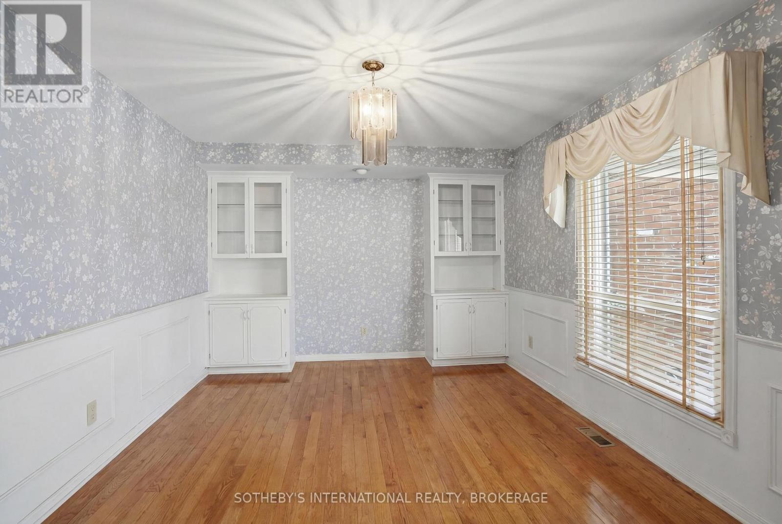 22 COLONEL BUTLER CRESCENT - 25