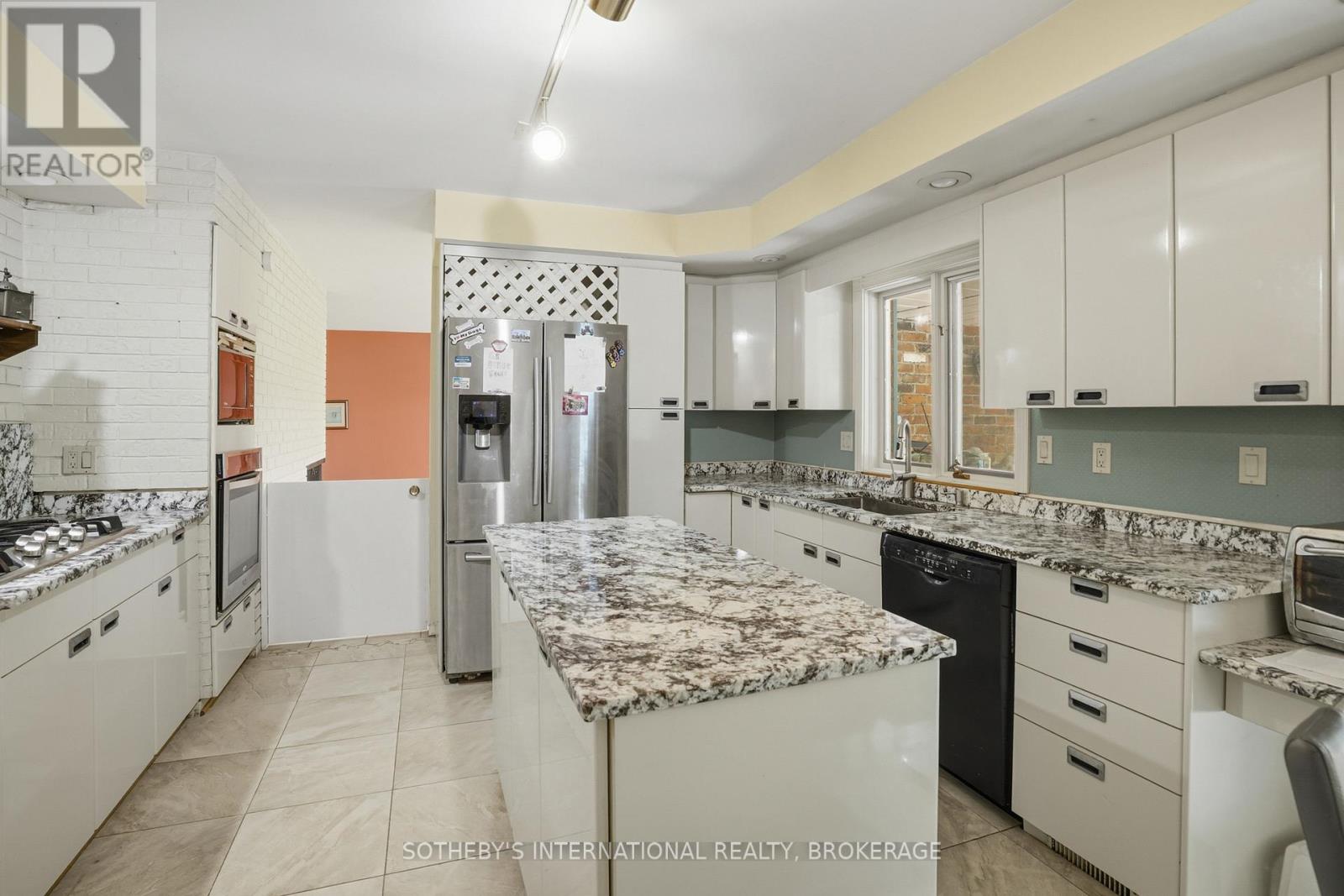 22 COLONEL BUTLER CRESCENT - 26