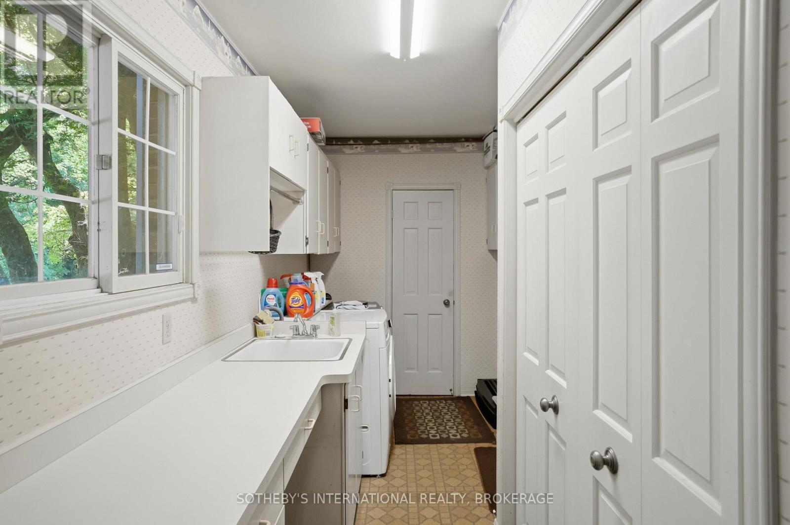 22 COLONEL BUTLER CRESCENT - 28