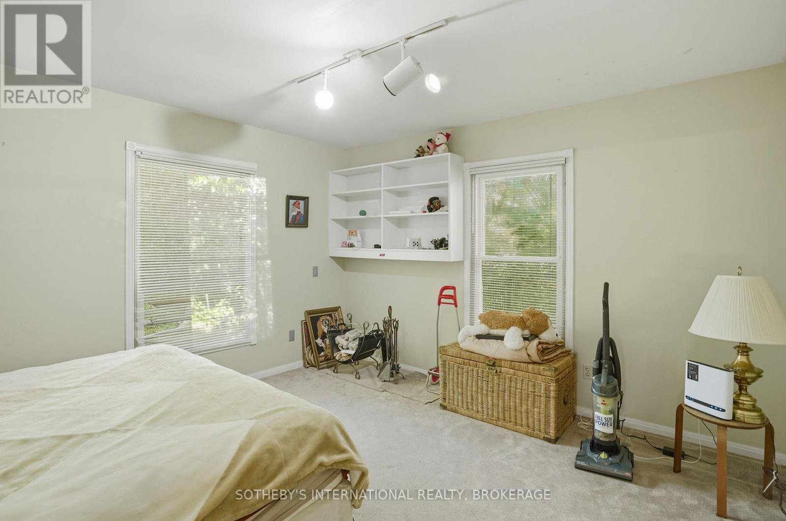 22 COLONEL BUTLER CRESCENT - 31