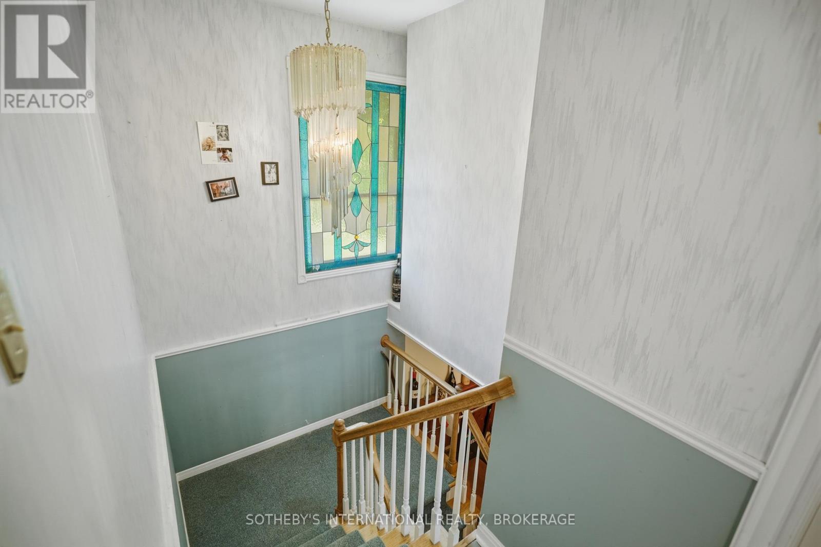 22 COLONEL BUTLER CRESCENT - 33