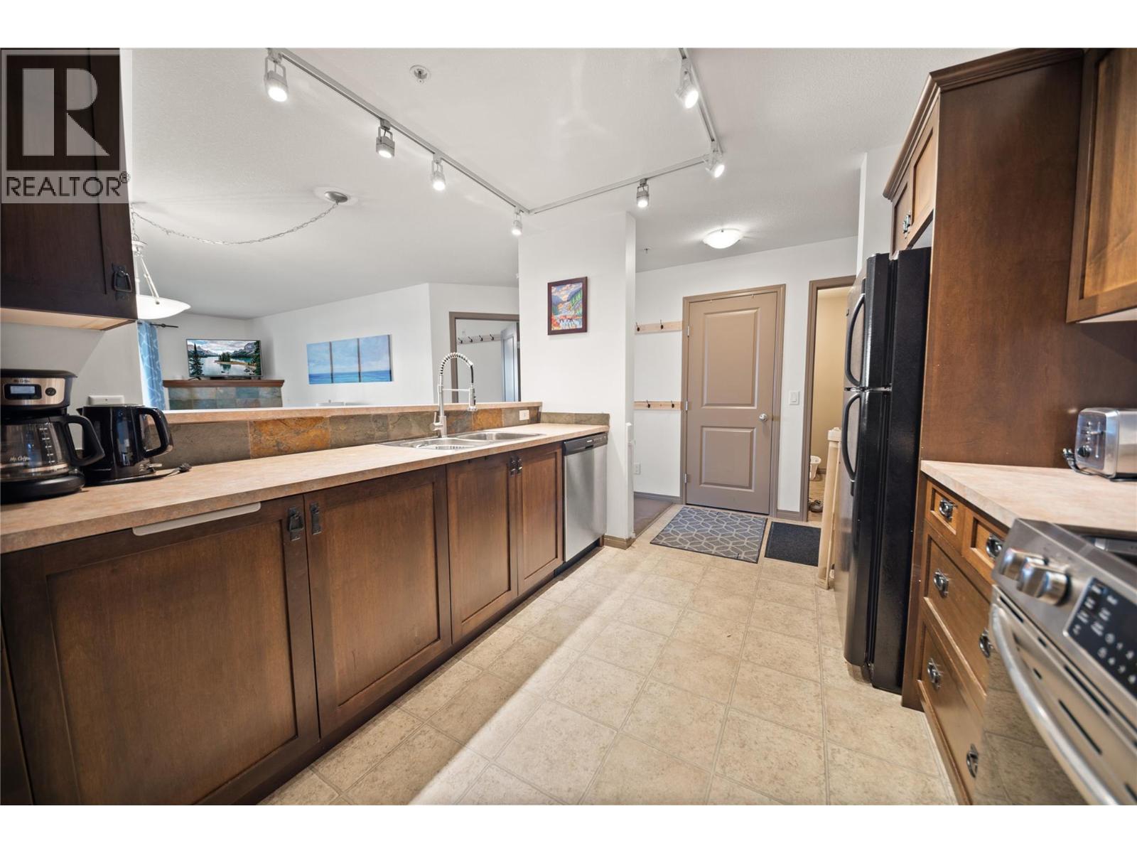 #1105 4884 STANLEY Street - 5