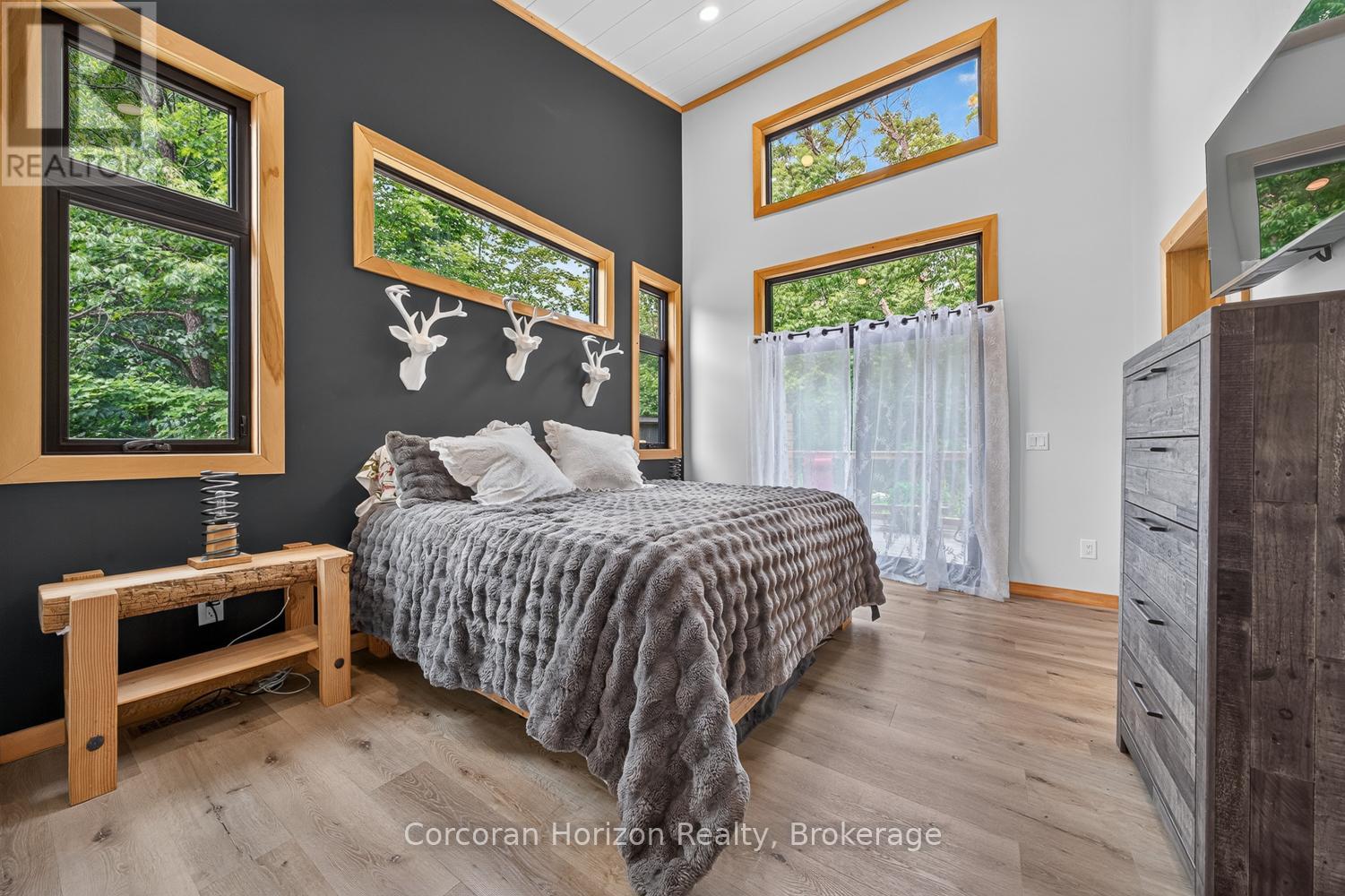 9 SILVER BIRCH CIRCLE N - 20