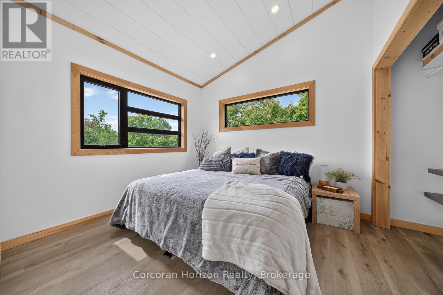 9 SILVER BIRCH CIRCLE N - 21