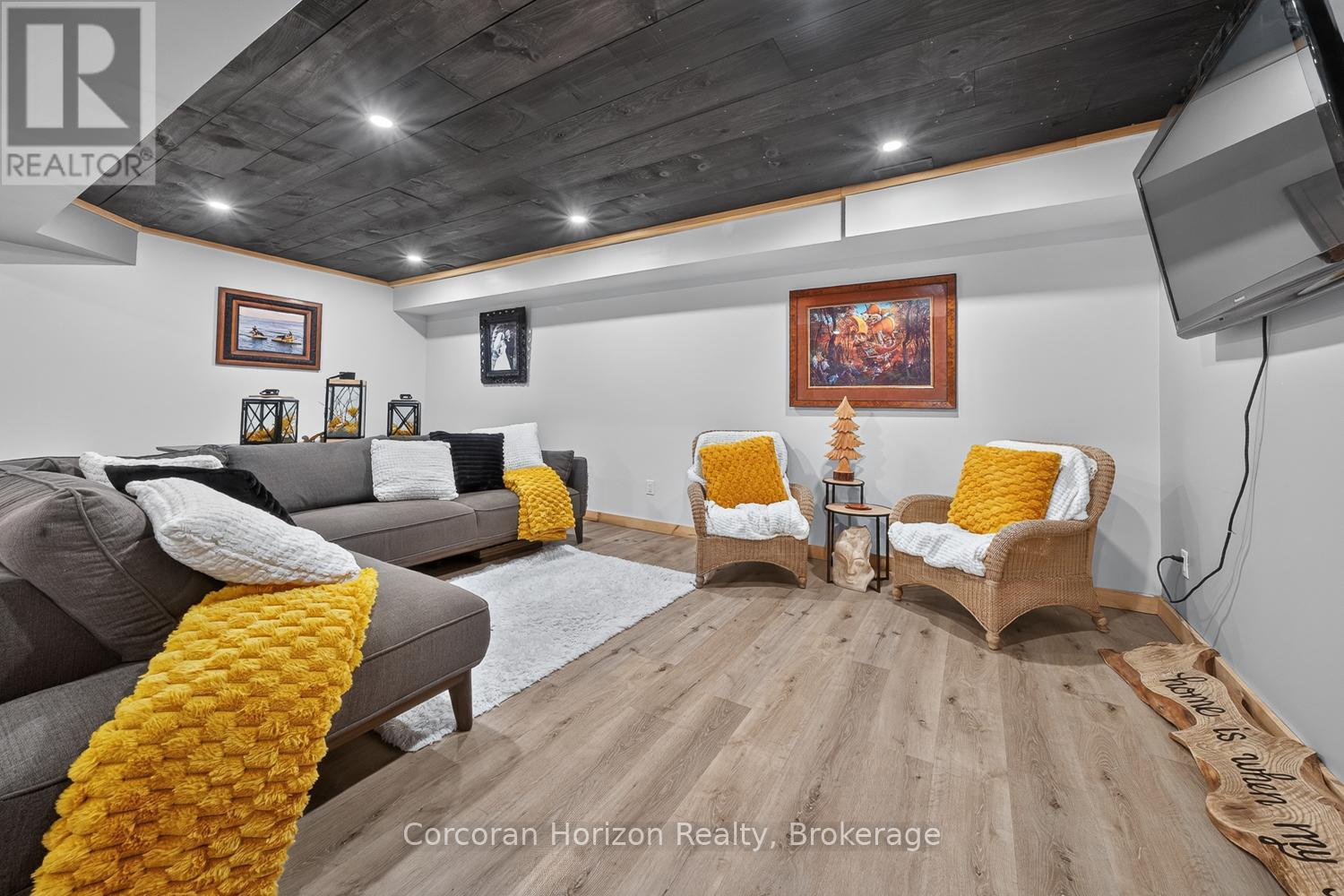 9 SILVER BIRCH CIRCLE N - 31