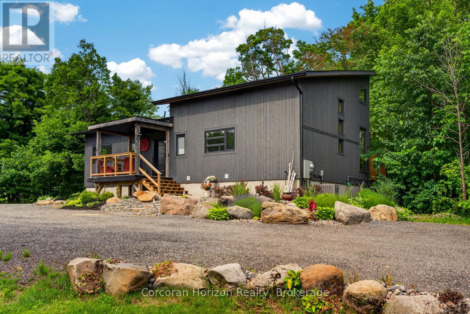 9 SILVER BIRCH CIRCLE N - 42