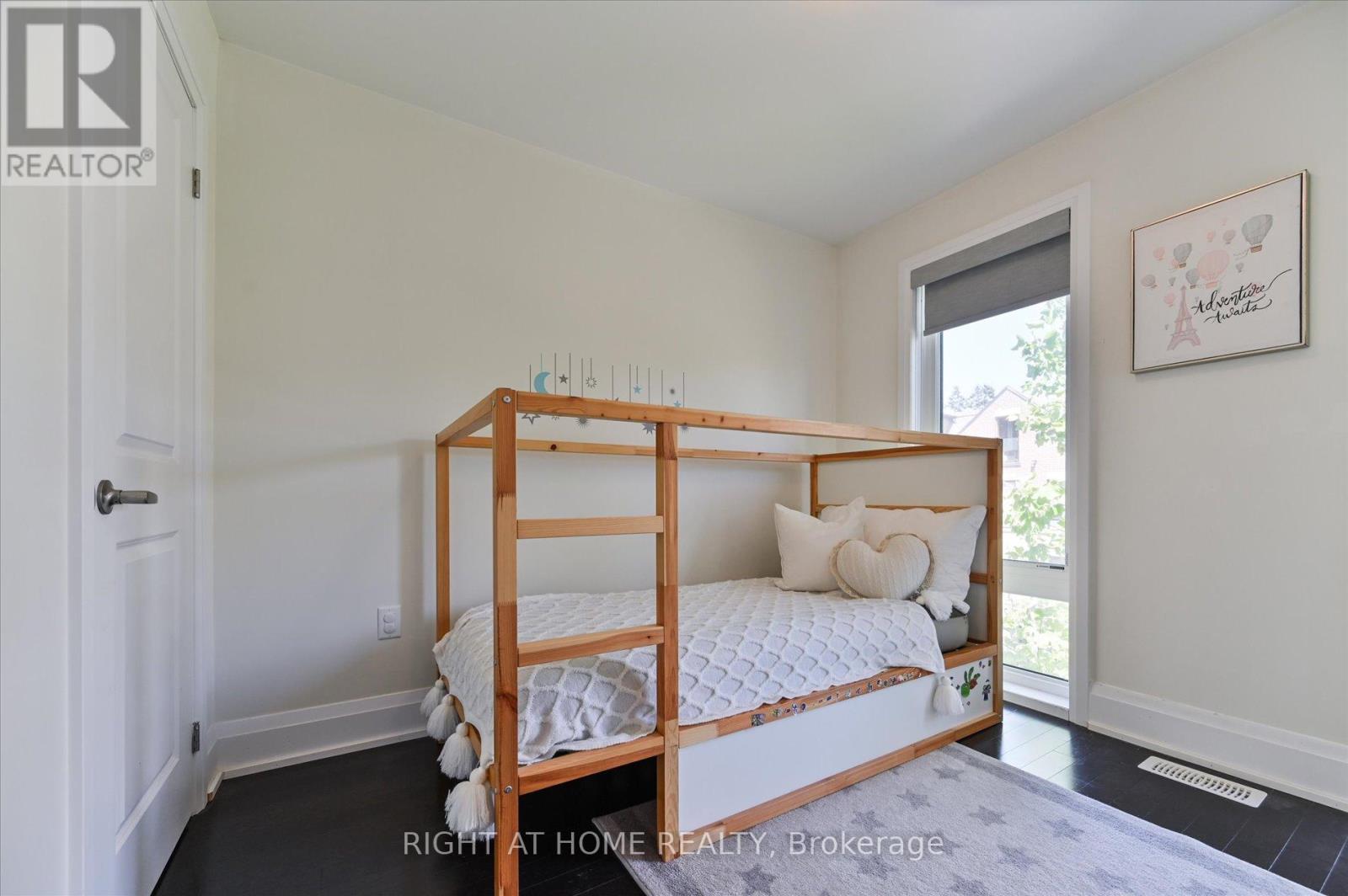 18 KENNETH WOOD CRESCENT - 21