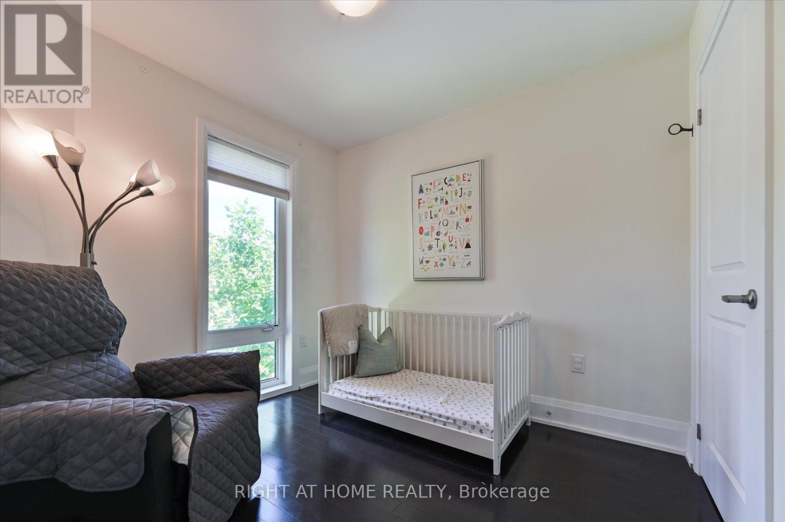 18 KENNETH WOOD CRESCENT - 22