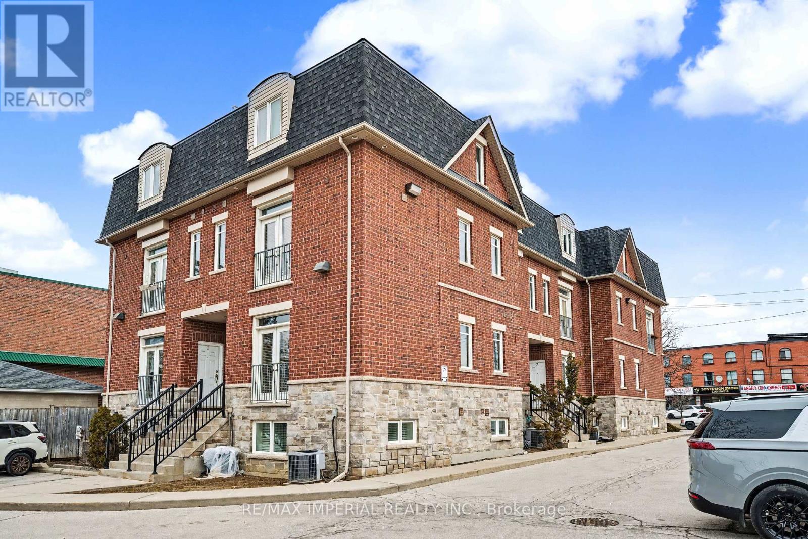 #2 2964 ISLINGTON AVENUE - 1