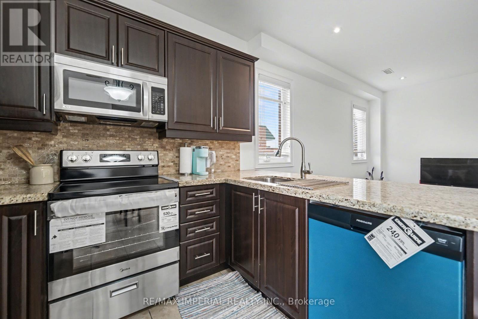 #2 2964 ISLINGTON AVENUE - 13