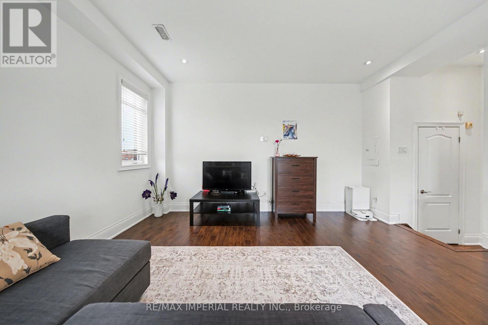 #2 2964 ISLINGTON AVENUE - 9