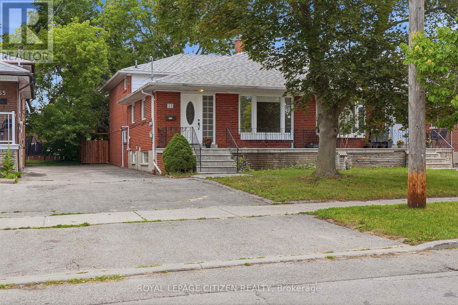 53 GRAMPIAN CRESCENT - 1