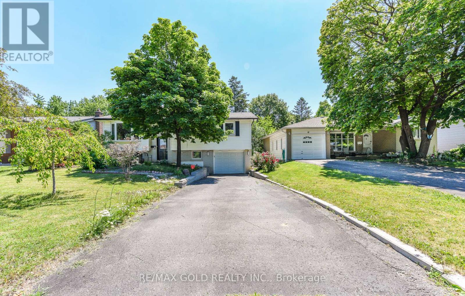 18 DRURY CRESCENT - 1