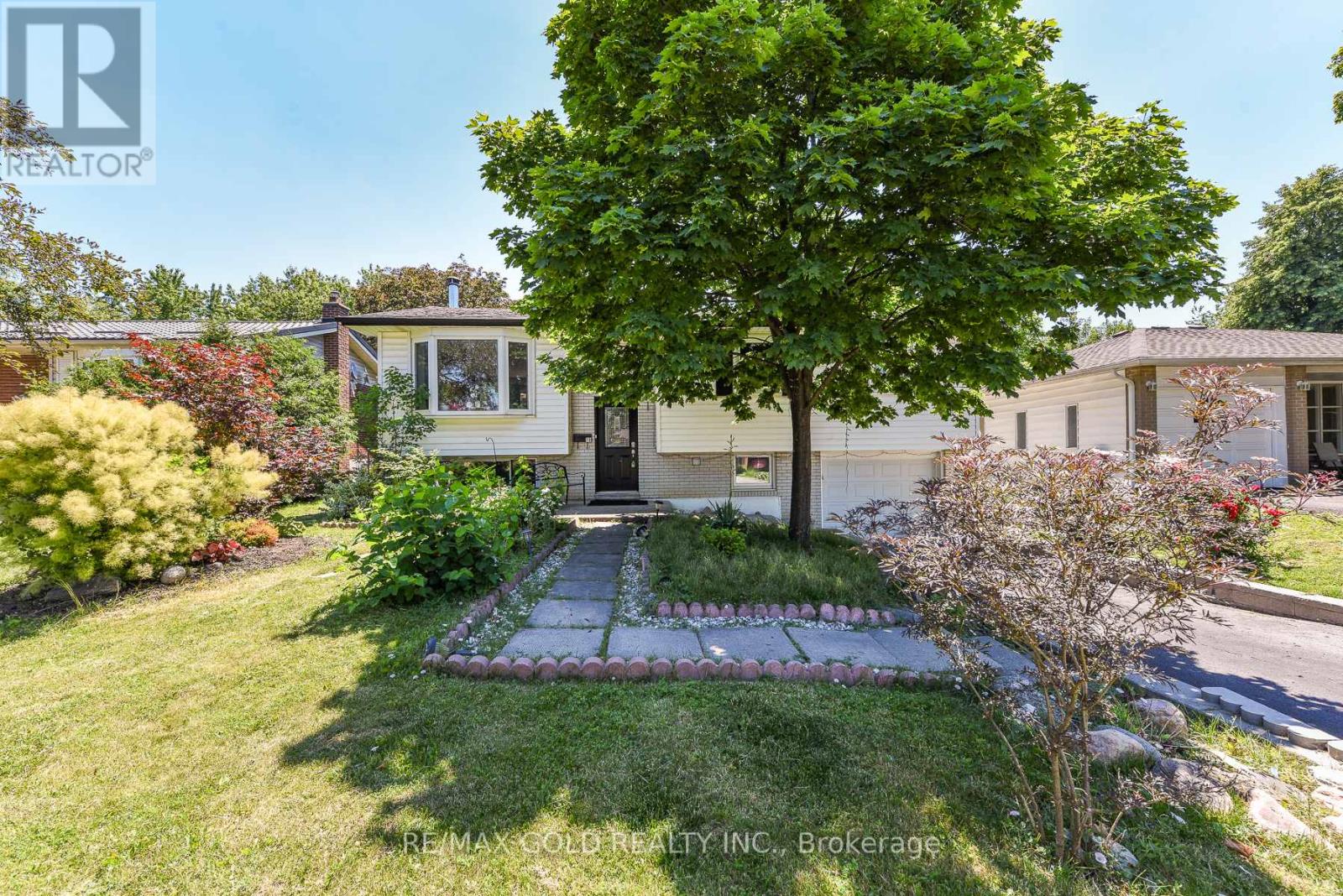 18 DRURY CRESCENT - 3