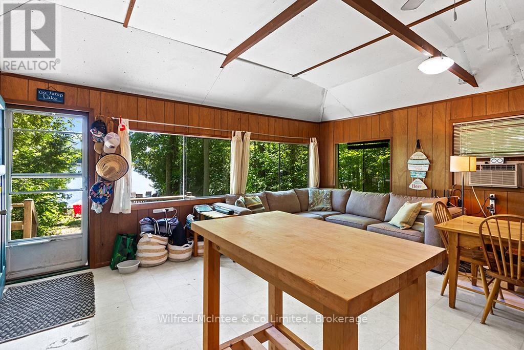 48 MAPLE DRIVE - 26
