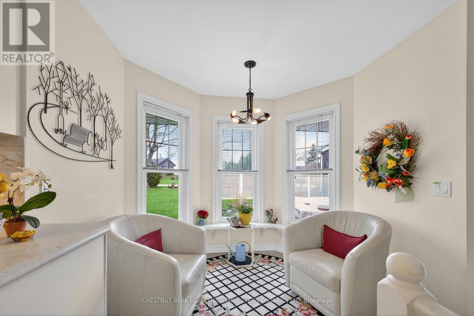 24 LAKESIDE PLACE E - 13