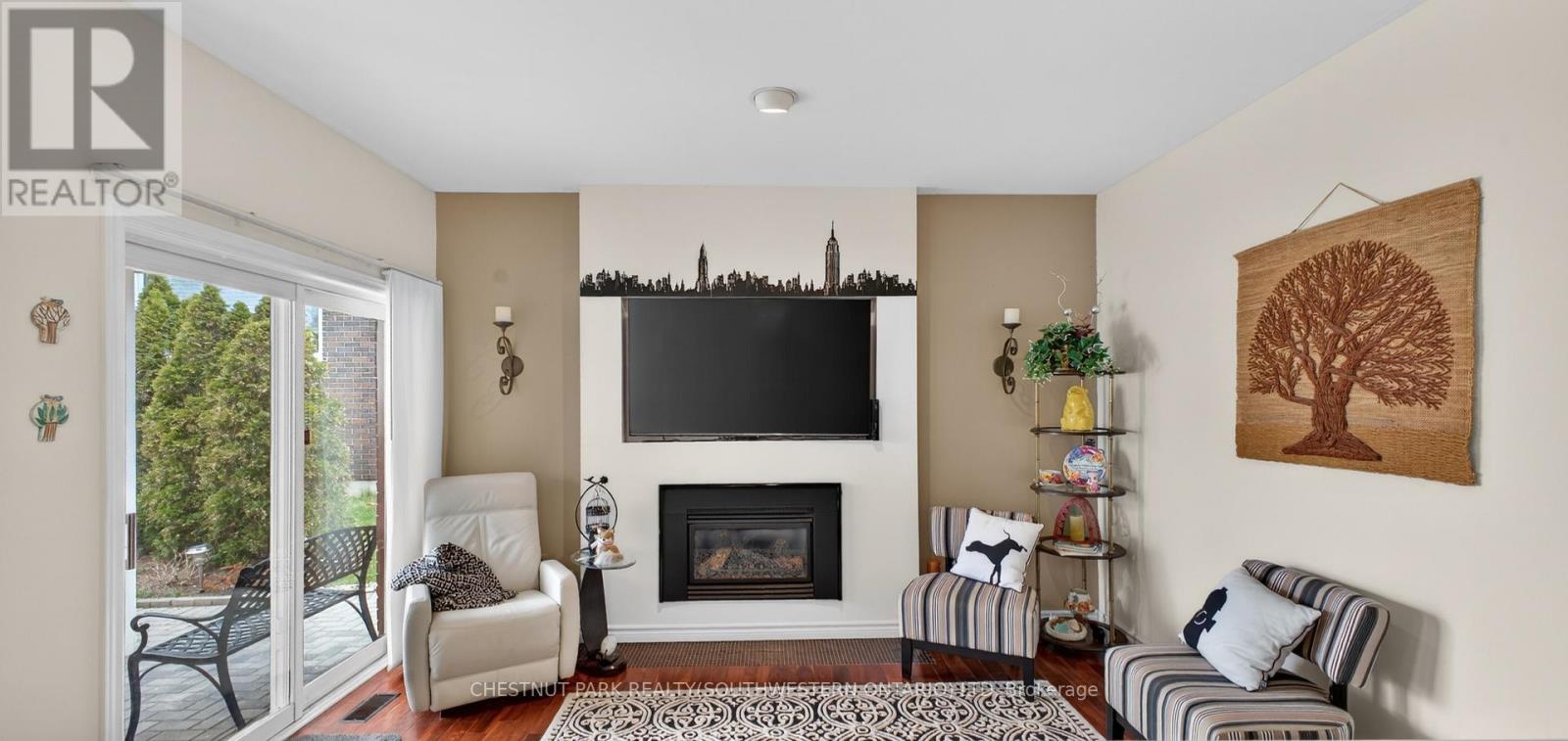 24 LAKESIDE PLACE E - 14