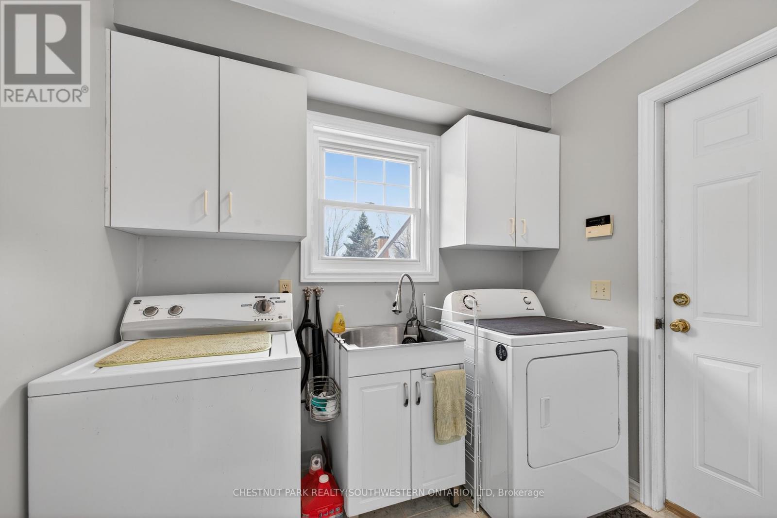 24 LAKESIDE PLACE E - 16