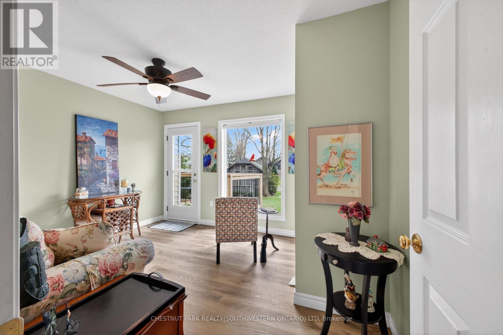 24 LAKESIDE PLACE E - 20