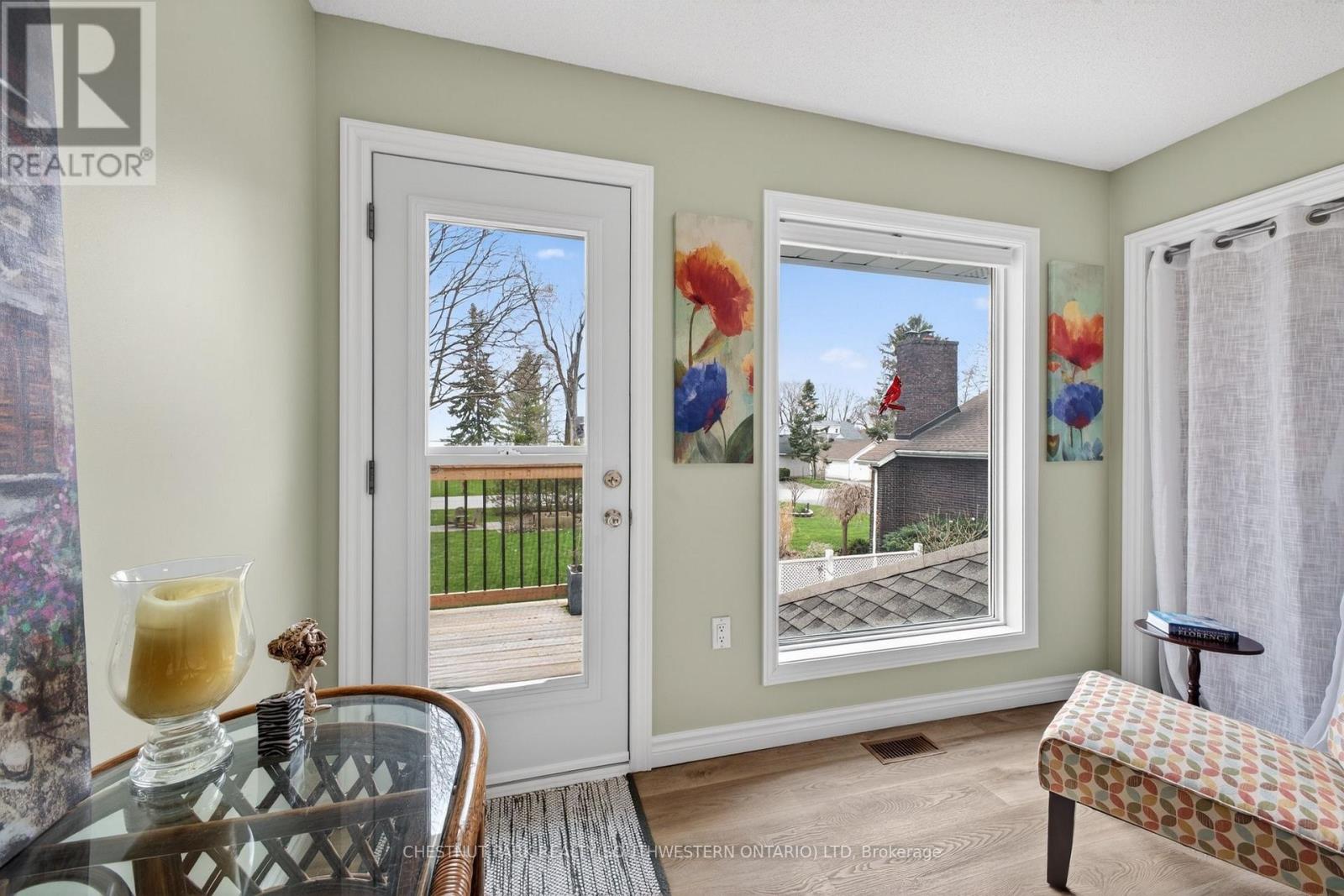 24 LAKESIDE PLACE E - 21