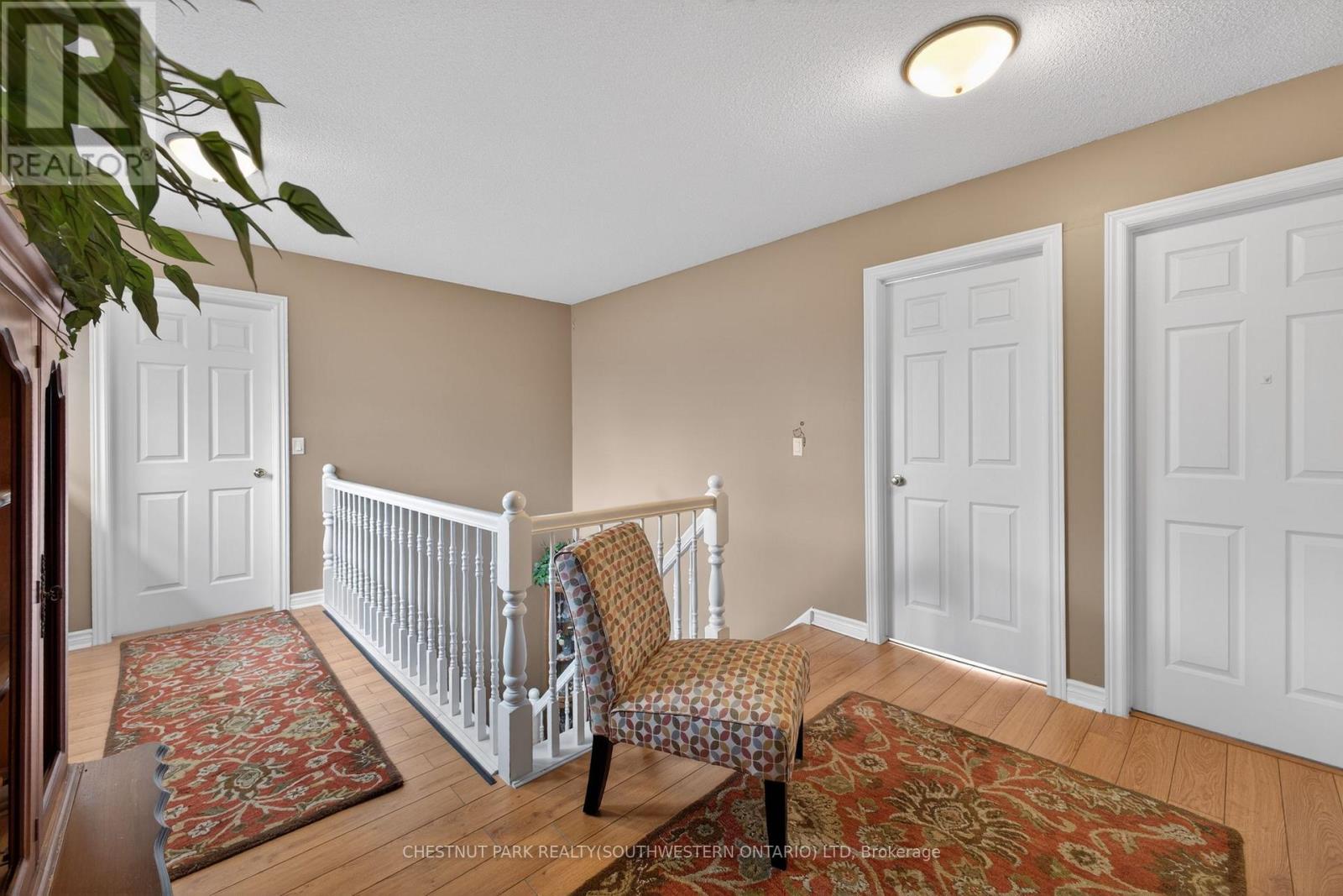 24 LAKESIDE PLACE E - 29