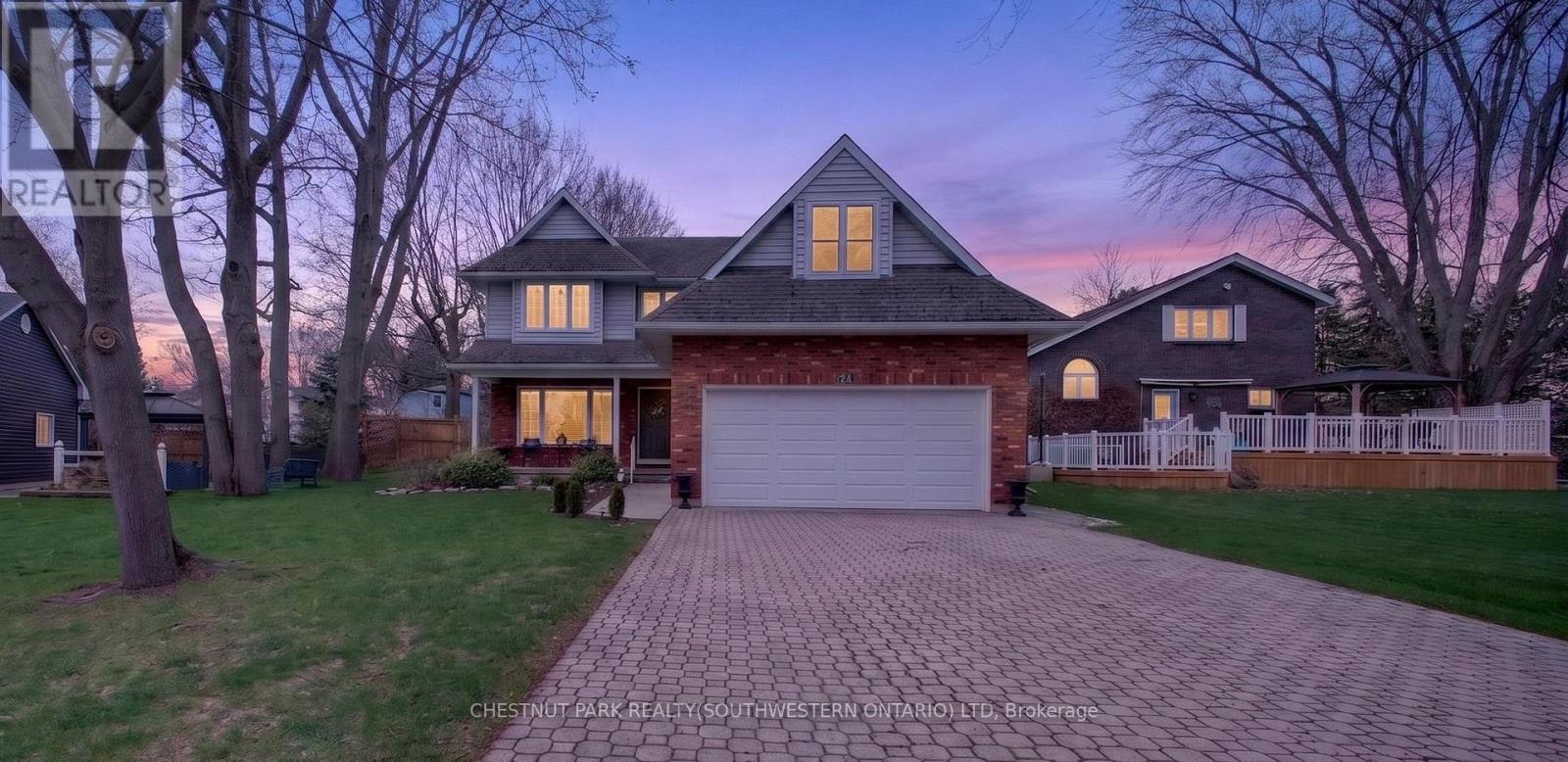 24 LAKESIDE PLACE E - 3