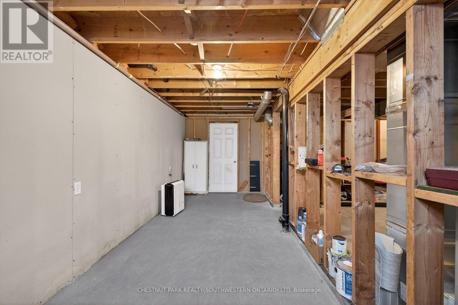24 LAKESIDE PLACE E - 38