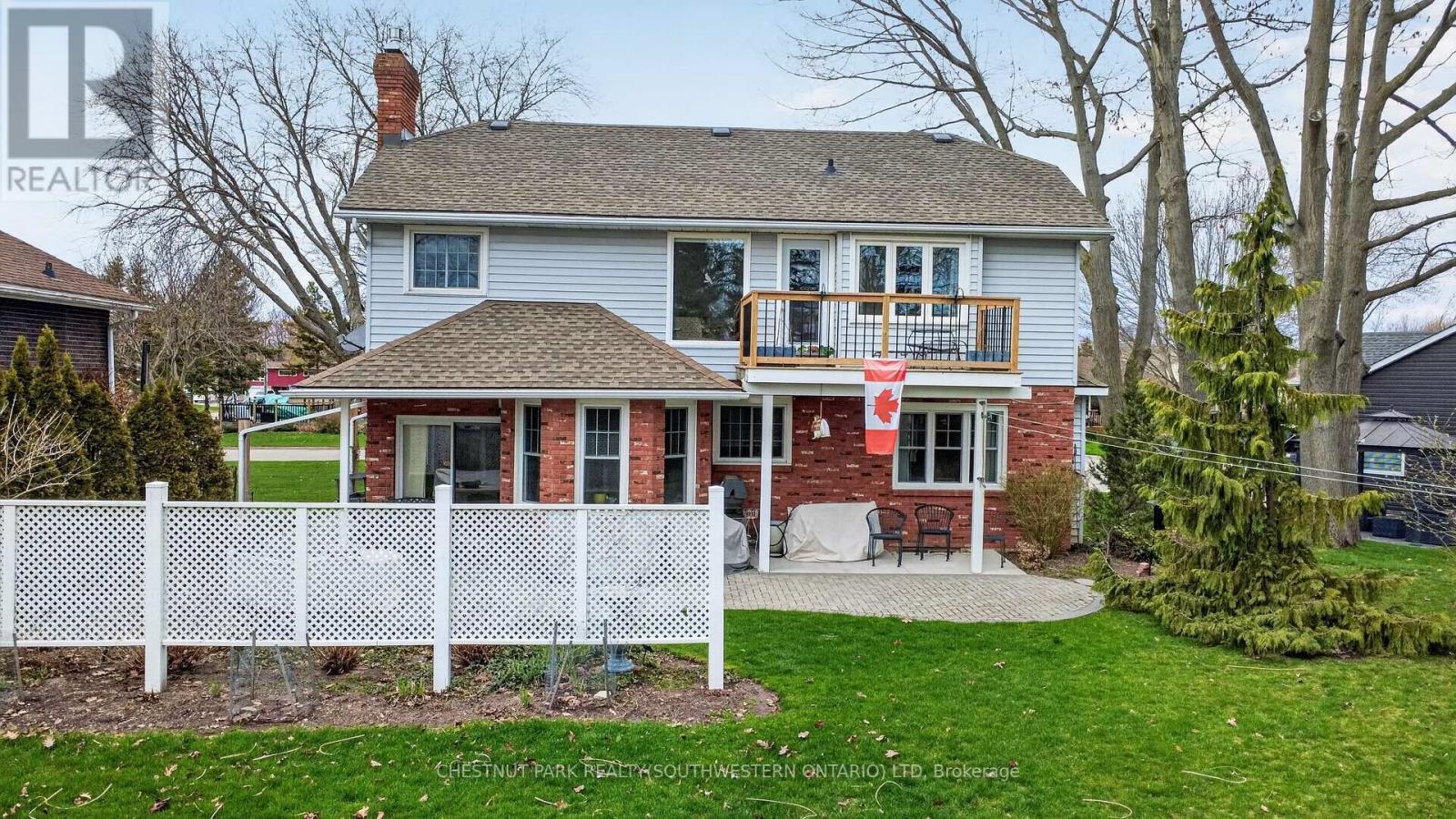 24 LAKESIDE PLACE E - 41