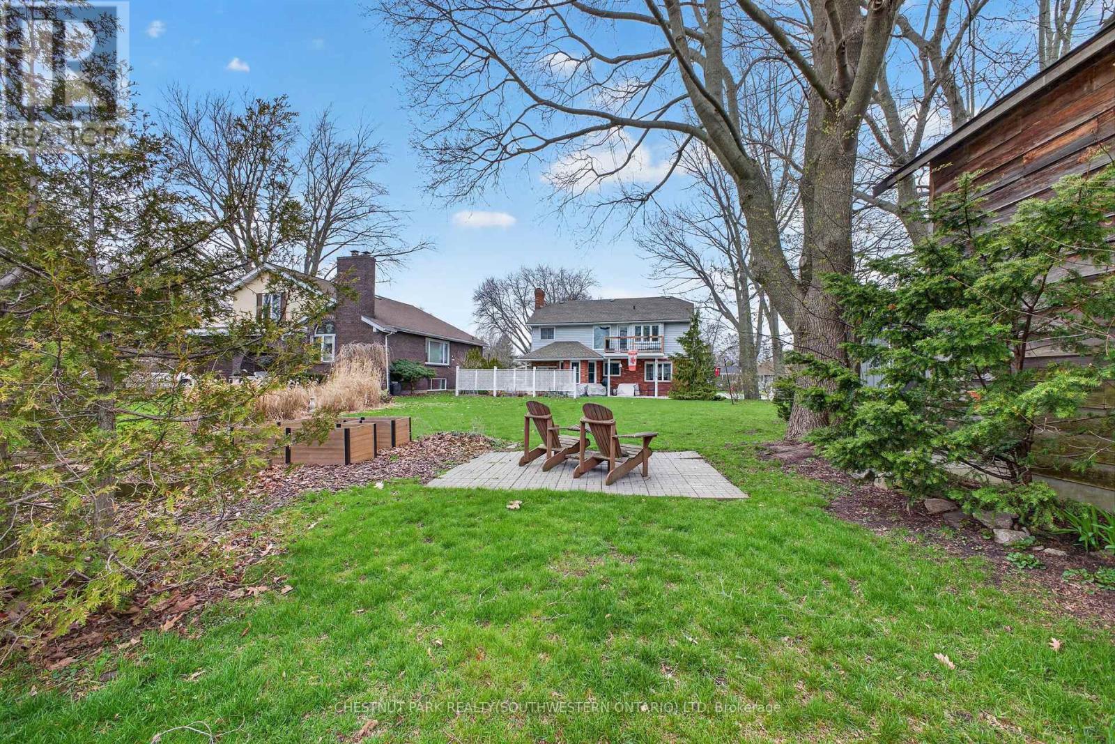 24 LAKESIDE PLACE E - 44