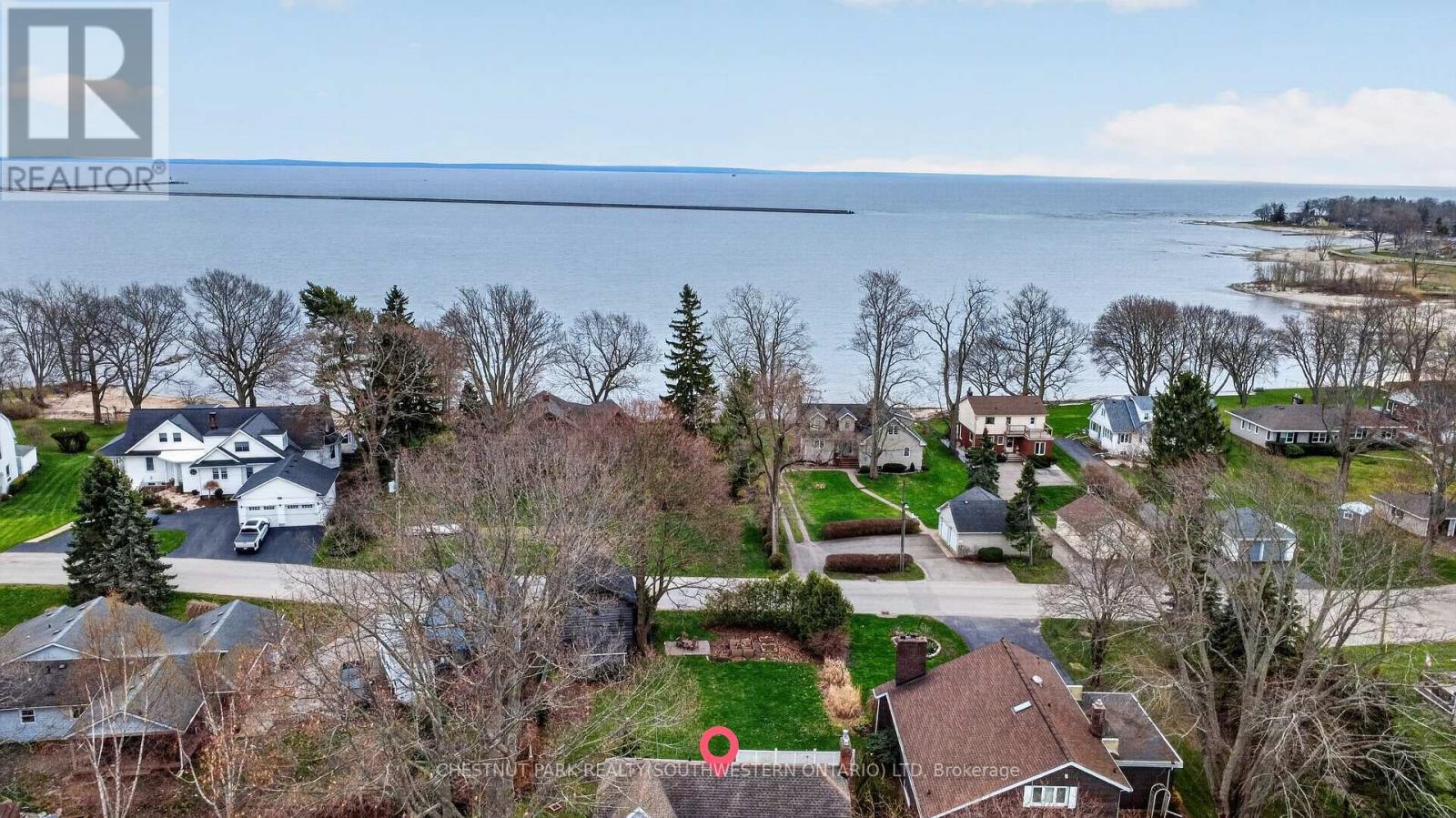24 LAKESIDE PLACE E - 47