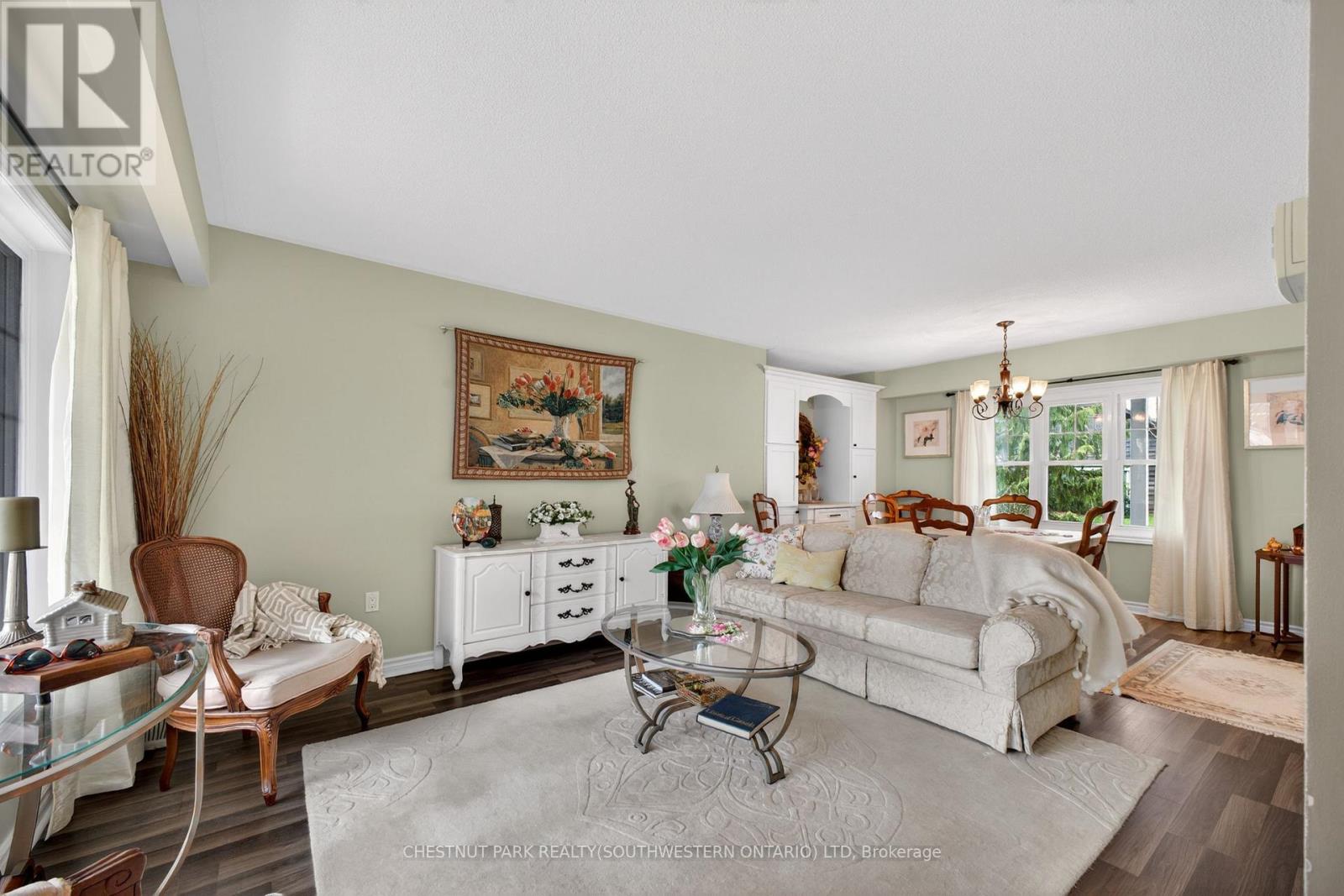 24 LAKESIDE PLACE E - 8
