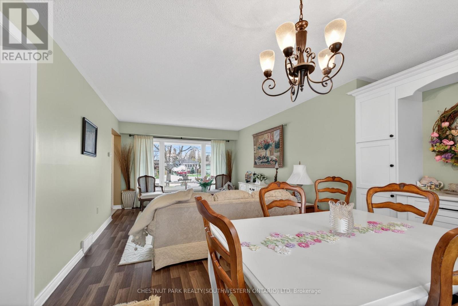 24 LAKESIDE PLACE E - 9