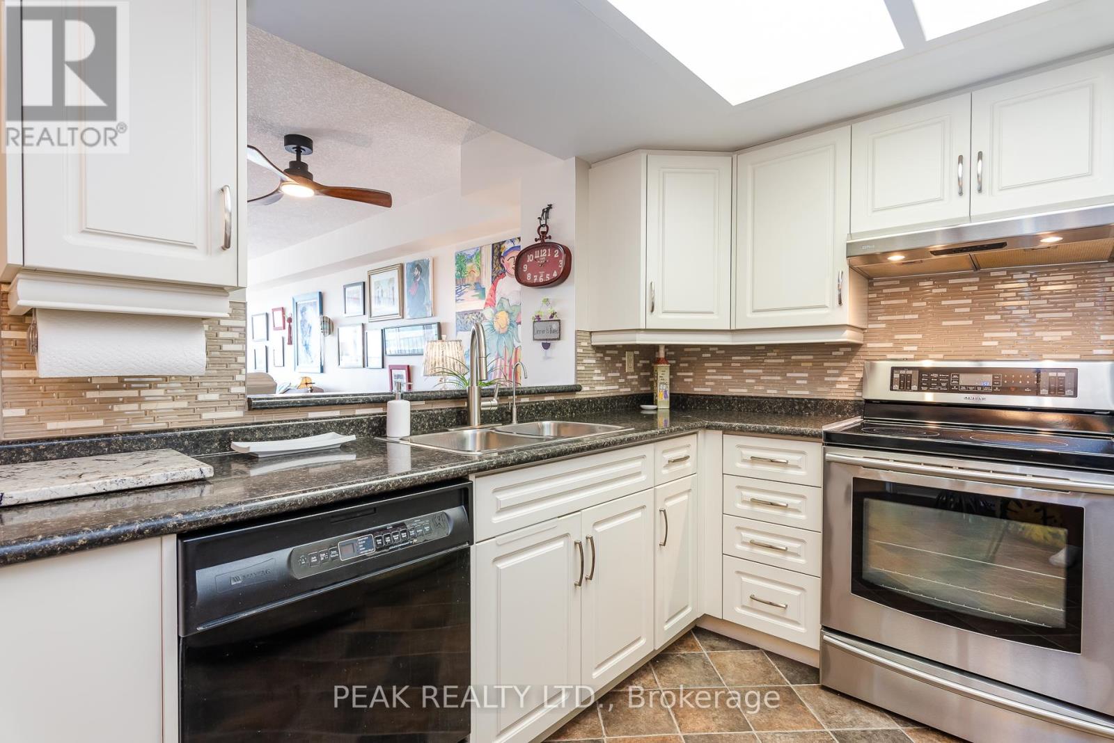 #1603 6 WILLOW STREET - Image 14