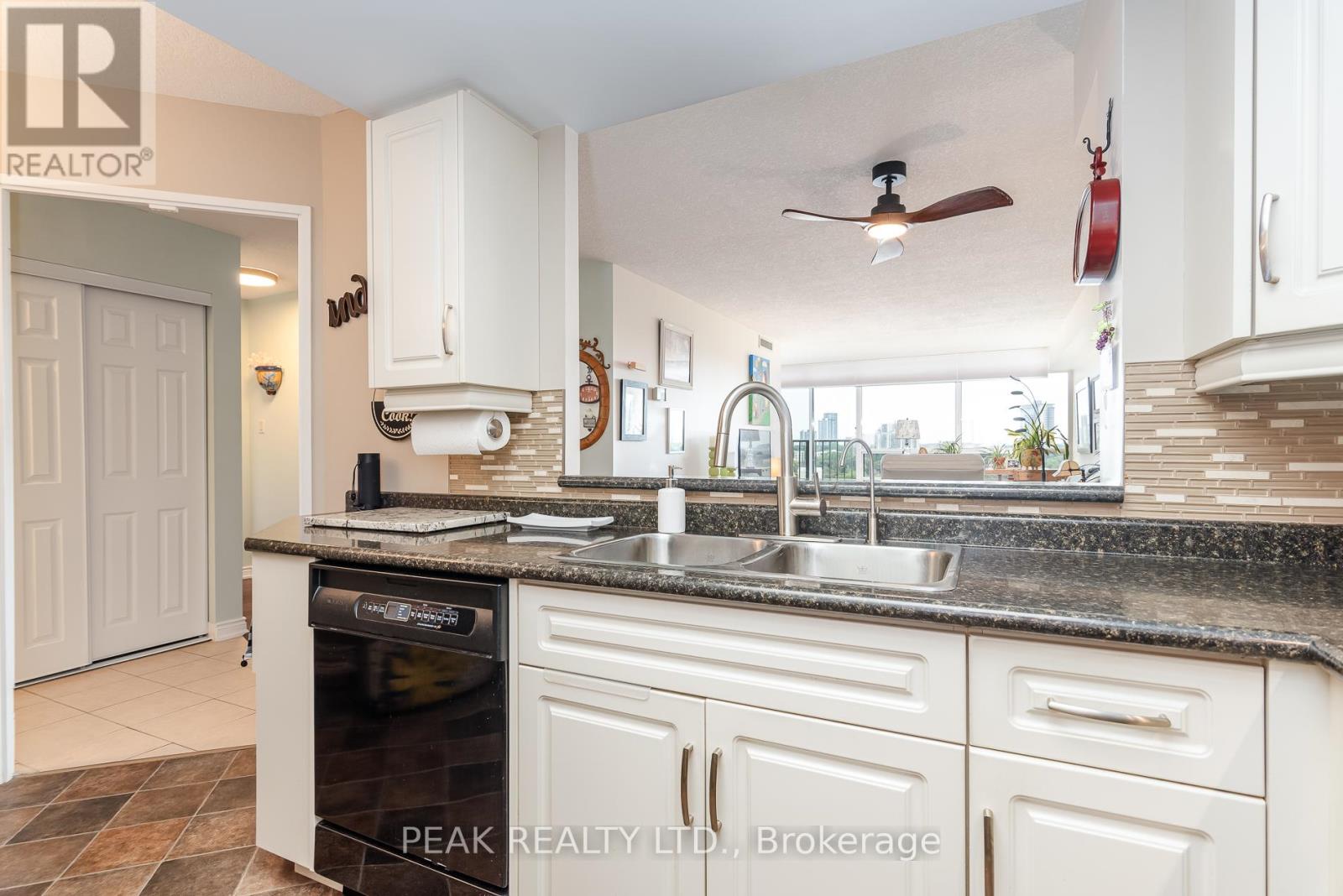 #1603 6 WILLOW STREET - Image 15