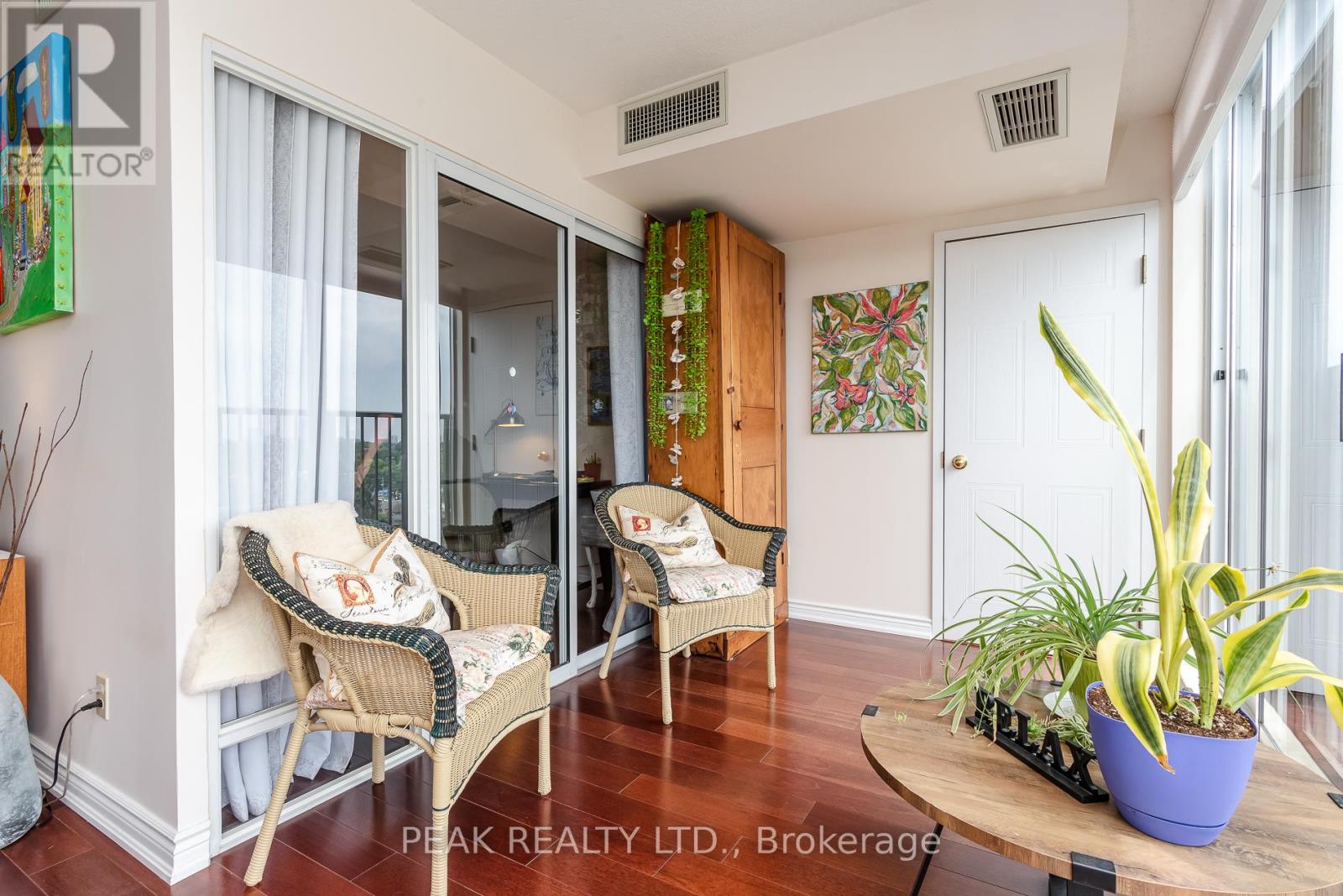 #1603 6 WILLOW STREET - Image 24